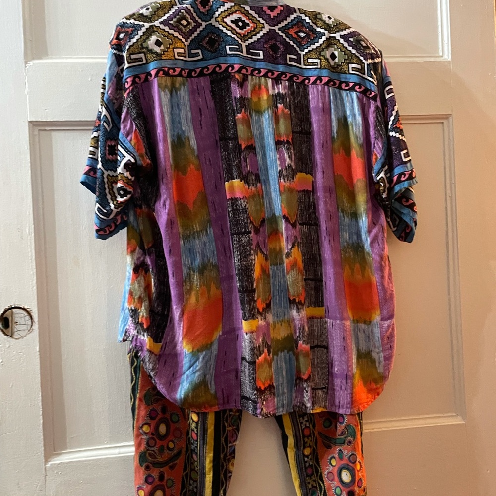 50% off sale 💝 vintage treasure amazing 💜💙Two piece 100%rayon 1980s print